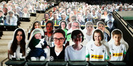 Pappaufsteller von Fans von Borussia Mönchengladbach stehen auf den Plätzen im Borussia-Park