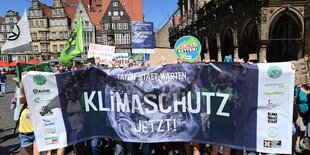 Ein großes Banner auf der Klimaschutzdemo im Juni 2019