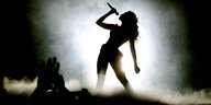 Die Silhouette von Beyonce bei einem Konzert