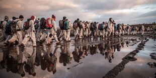 Demonstranten von Ende Gelände in Maleranzügen