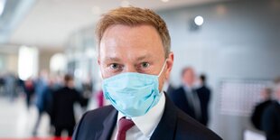 Christian Lindner mit Mundschutzmaske