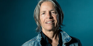 Porträt der Autorin und Aktivistin Eileen Myles