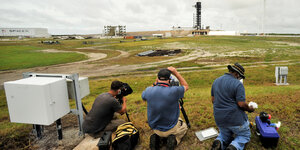 Fotografen vor den SpaceX-Gelände