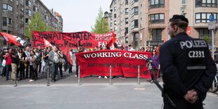 Protest vor einer Shopping-Mail