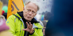 Jürgen Trittin bei einer Demo von Umweltschützern.