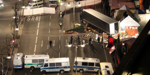 Der Anschlag auf den Weihnachtsmark in Berlin: Ein LKW hat eine Schneise der Verwüstung auf dem Berliner Weihnachtsmarkt hinterlassen.