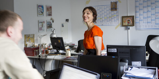 Nadja Vancauwenberghe, Gründerin und Chefredakteurin vom „Exberliner“, in den Redaktionsräumen in einem Plattenbau in Berlin-Mitte