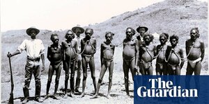historisches Foto von angeketteten Aboriginals