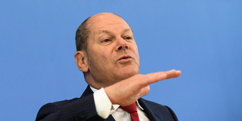 Scholz zeigt Handkante