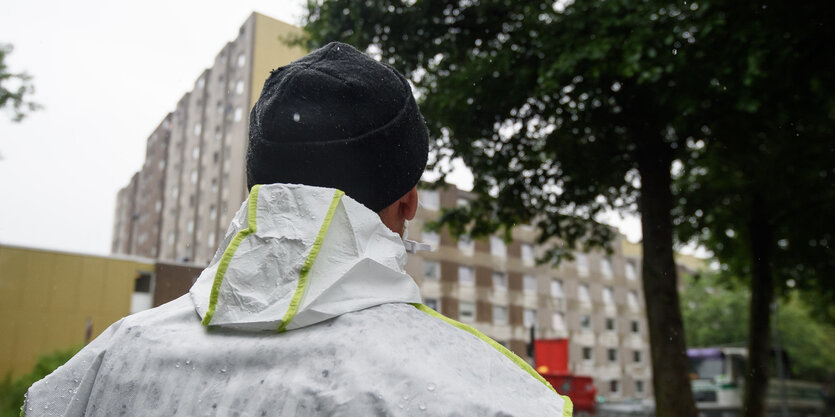 Polizist in Schutzkleidung