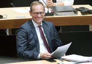 Michael Müller sitzt im Abgeordnetenhaus Michael Müller sitzt im Abgeordnetenhaus