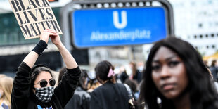 Demonstrantinnen bei Black Lives Matter