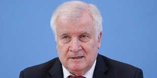 Horst Seehofer lässt rechtsextremen Verein Nordadler verbieten