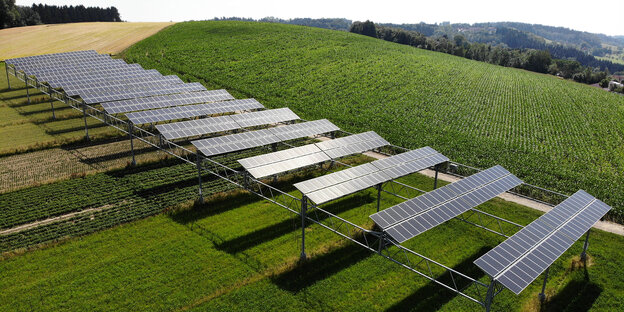 Solarpaneele Anlage und Ackerbau