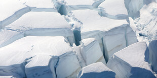 Gletscher mit Rissen