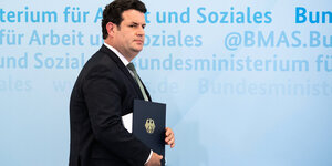 Arbeitsminister Hubertus Heil bei einer Pressekonferenz.