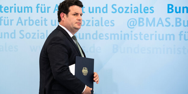 Arbeitsminister Hubertus Heil bei einer Pressekonferenz.