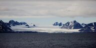 Blick auf einen Gletscher in Spitzbergen