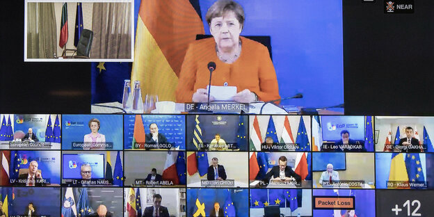 Merkel un dandere RegierungschefInnen der EU auf einem Monitor bei einer Videokonferenz.