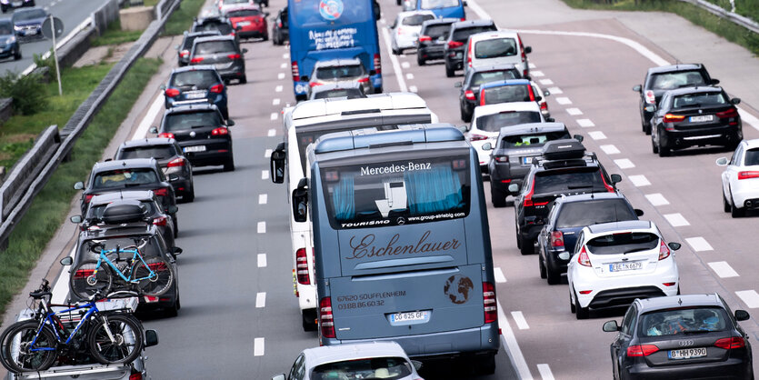 Dichter Verkehr auf der Autobahn