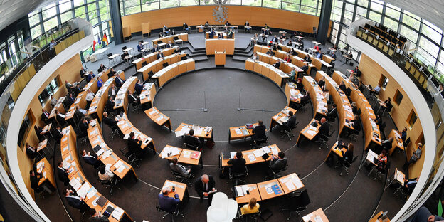 Das Plenum des Landtags von obne gesehen