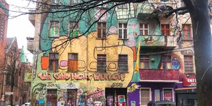 Eine Frontansicht des Hausprojekts Liebig34 in Friedrichshain