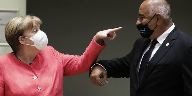 Angela Merkel zeigt mit dem Finger auf Bulgarien Premier Boyko Borissov