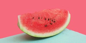 Ein aufgeschnittenes Stück Wassermelone