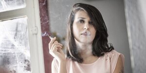 Portrait mit Zigarette