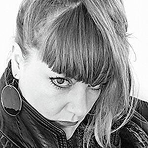 Ira Göbel im Porträt – sie arbeitet als freischaffende Musikerin und Klavierlehrerin Ira Göbel im Porträt – sie arbeitet als freischaffende Musikerin und Klavierlehrerin