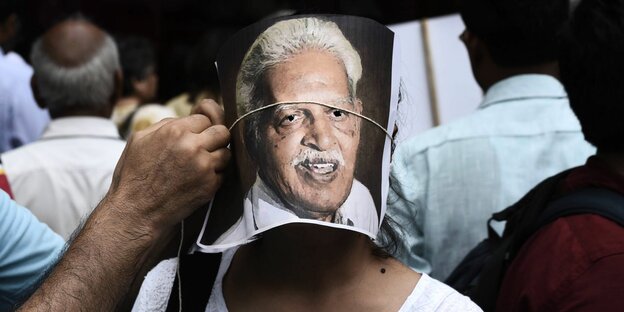 Ein Protest gegen die Inhaftierung von Varavara Rao.
