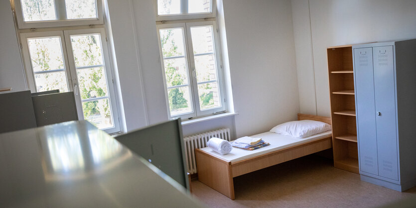 Ein Mehrbettzimmer in einer Aufnahmeeinrichtung.