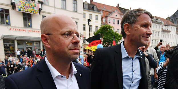 Andreas Kalbitz und Björn Höcke gemeinsam auf einer Kundgebung