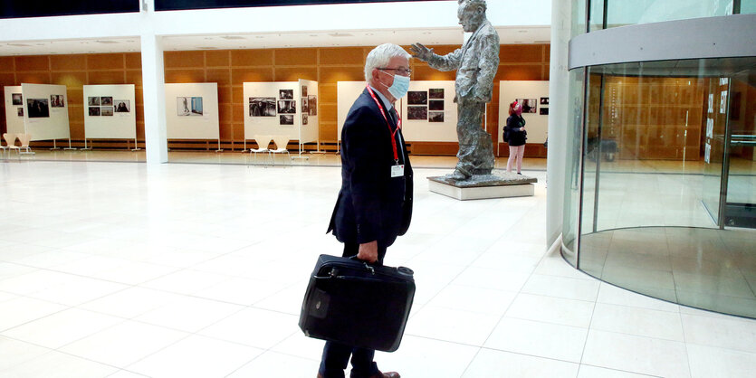 Thilo Sarrazin im Foyer der SPD-Parteizentrale