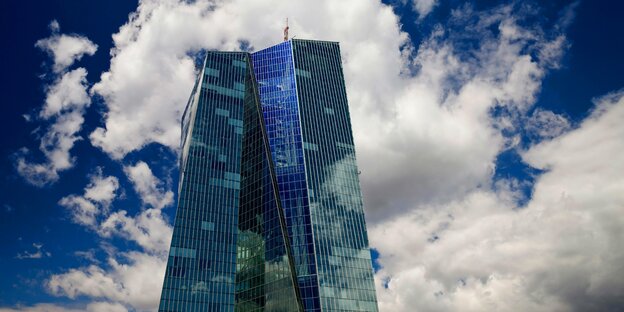 EZB und blauer Himmel