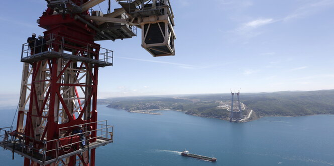 Die Brückenpfeiler der dritten Bosporus-Brücke.