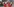 Mann mit Umhang und roter Schminke im Gesicht