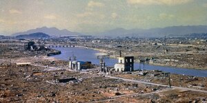Historische Farbansicht auf das von der Atombombe zerstörte Hiroshima