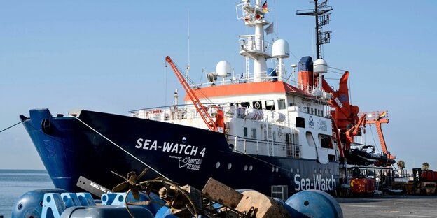 Die "Sea-Watch 4" liegt am 30.07.2020 im spanischen Mittelmeerhafen Burriana