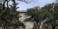 Blick auf ein Kloster in Südfrankreich