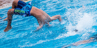 Junge Prinzenbad Schwimmbecken