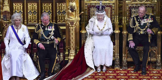 Queen Elisabeth II. liest die Regierungserklärung vor