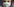Eine Scaufensterpuppe mit Mund-Nasen-Maske