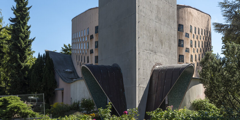 Die Kirche St. Judas Thaddäus in Neu-Tempelhof von außen.