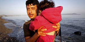 Syrischer Flüchtling mit Kind