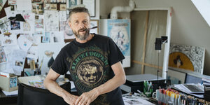 Der Comic-Autor Ralf König in seiner Kölner Wohnung.
