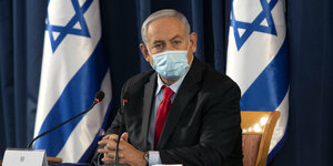 Netanjahu mit Mundschutz