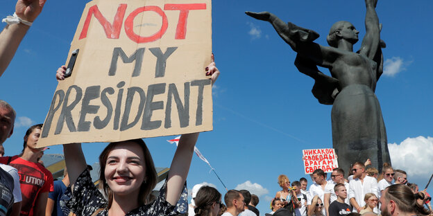 Plakat mit der Aufschrift "not my President"