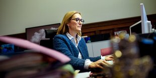 Generalstaatsanwältin Margarete Koppers in ihrem Büro