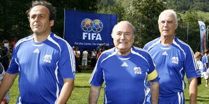 Platini, Blatter und Beckenbauer in kurzen Hosen